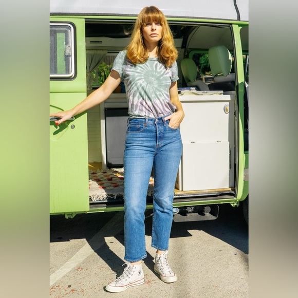 Levi's Wedgie Fit Straight Jeans in Jive Sound Blue Denim - Picture 2 of 8